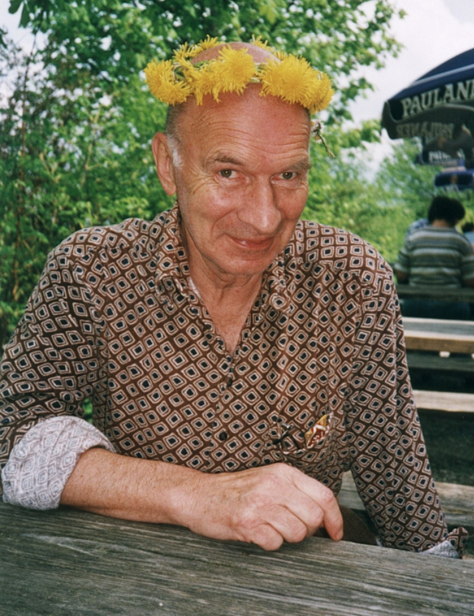 Papa Paul-Hermann Huppertz mit Blumenkrone von Sophia