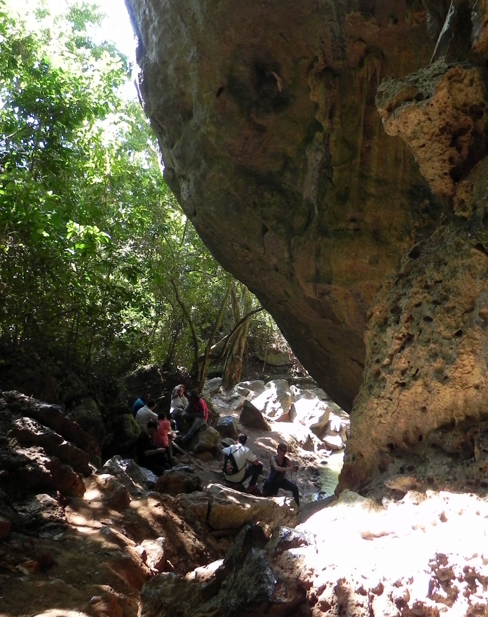 Kuba Vinales Reitrunde Höhle Ausgang Gruppe
