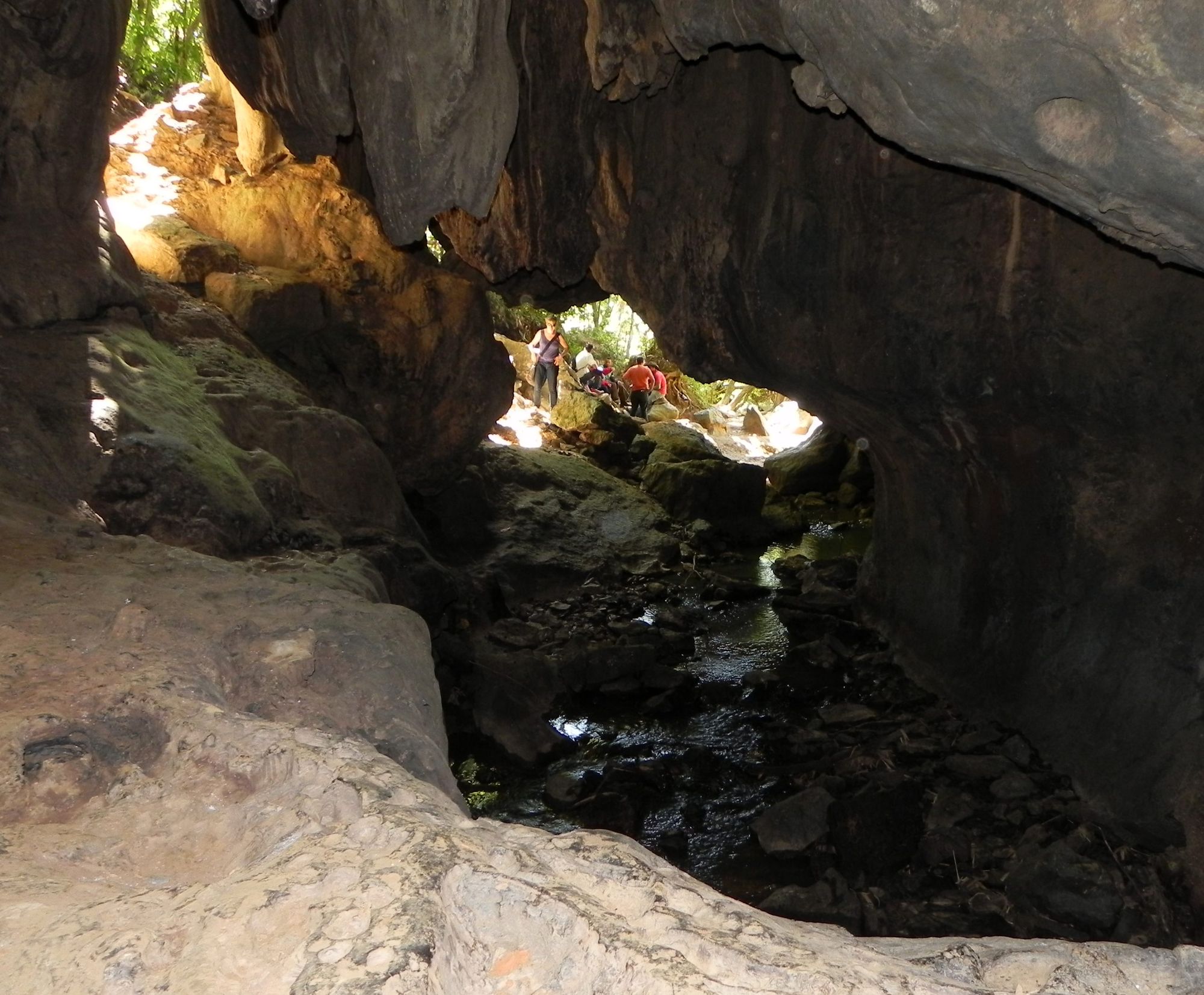 Kuba Vinales Reitrunde Höhle Ausgang Gruppe