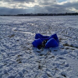 Kite im Schnee