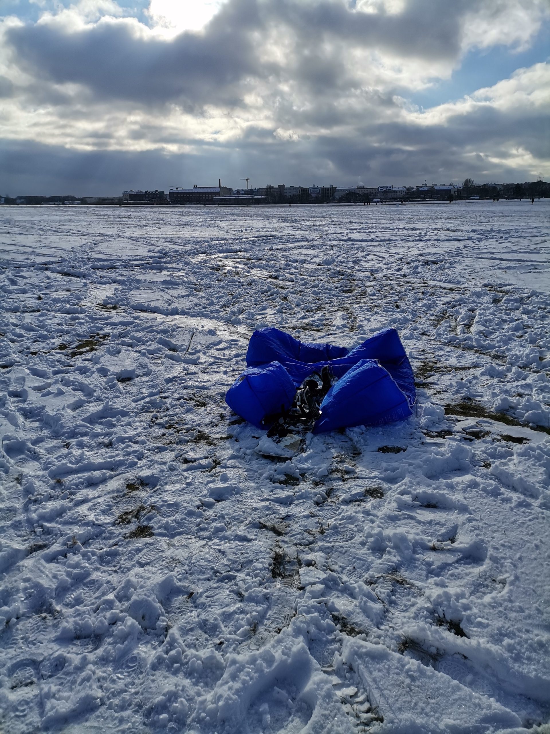 Kite im Schnee