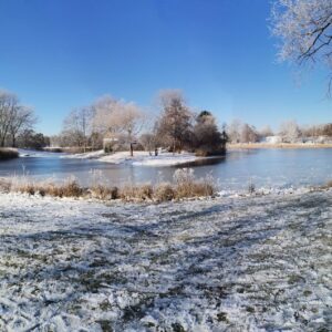 Blick über See mit Eis