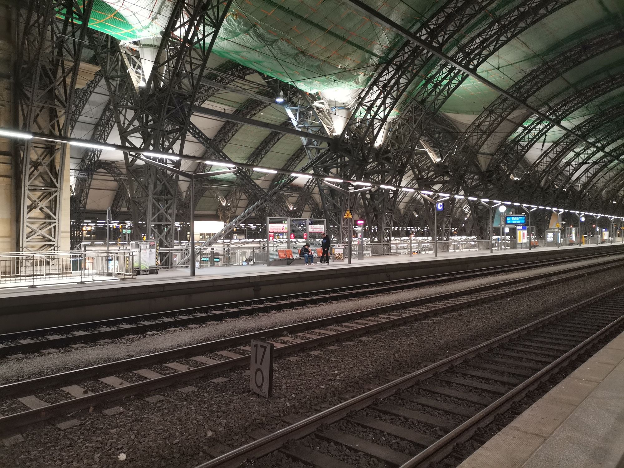 Bahnhof Dresden umsteigen in die S-Bahn