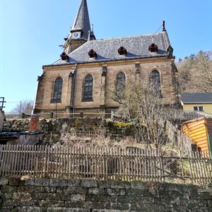 Die Kirche im Ort Krippen