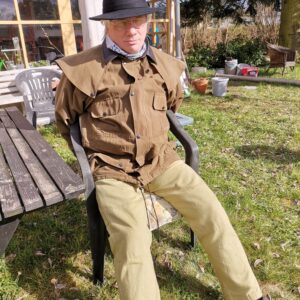 Elisenau Micha posiert