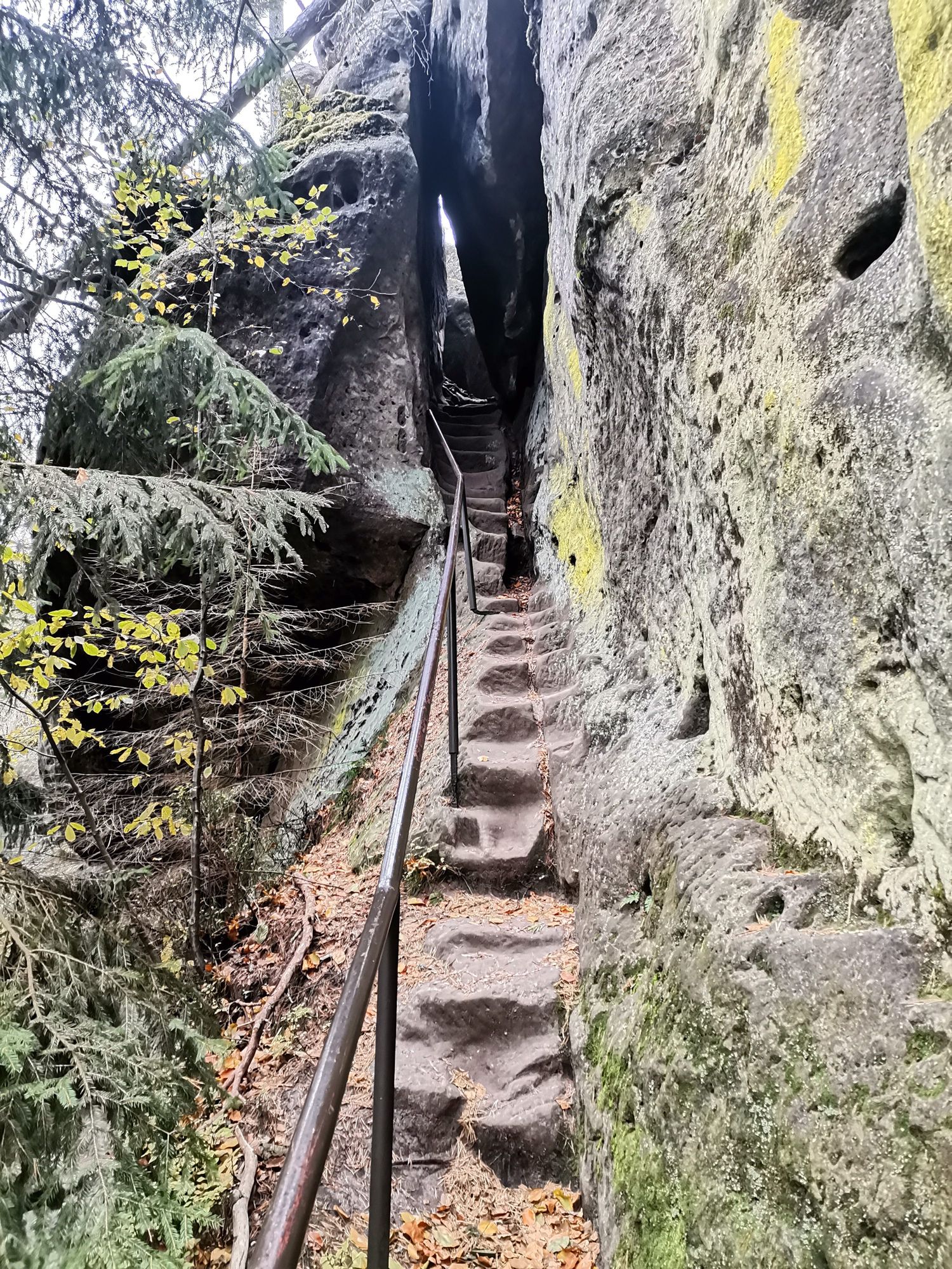 Schmale Stiege auf den Arnstein