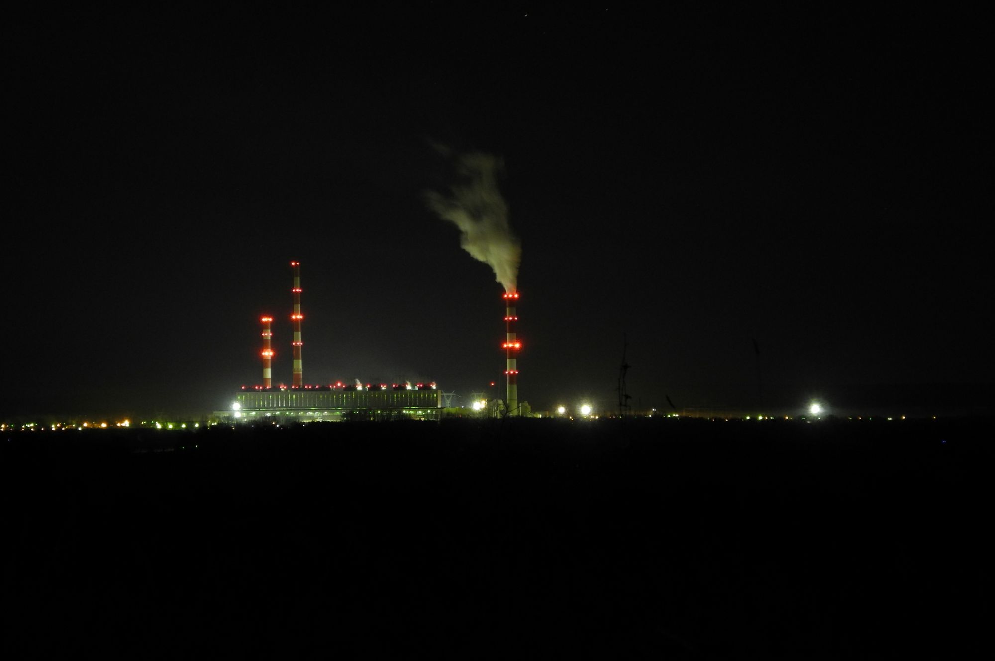 Kraftwerklichter in der Nacht