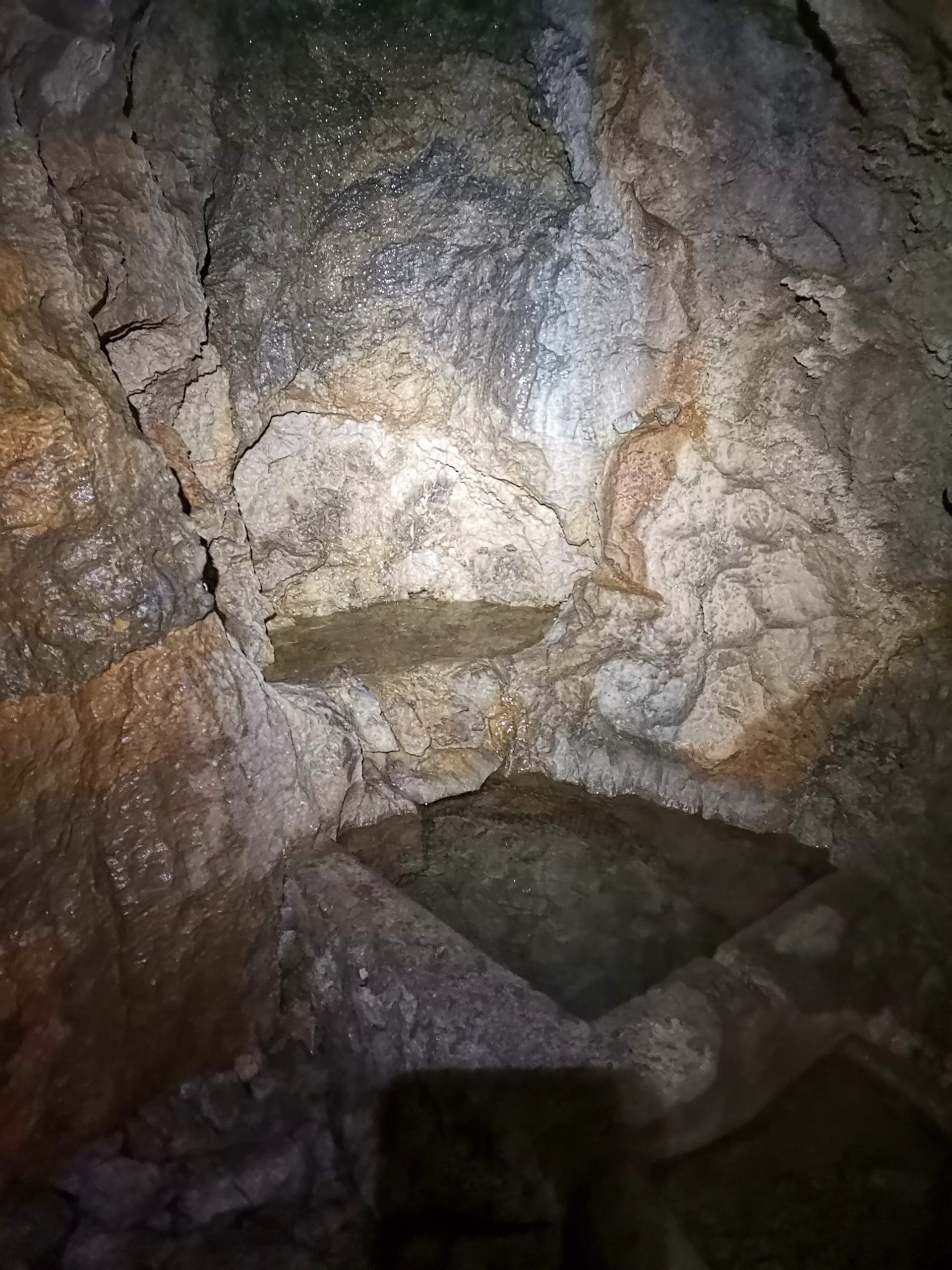 In der Höhle an der unterirdischen Quelle am Puig Massanella