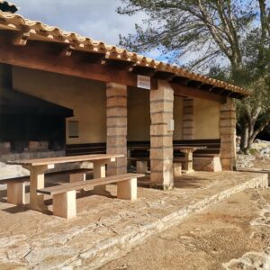 Cooler Zelt-Campingplatz nahe der Straße aber ruhig gelegen