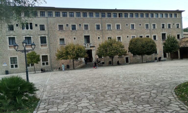 2022 11 Mallorca Ankunft Palma Bus Anreise Lluc über Inca mit der Bahn