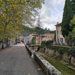 Zugang Lluc von der Seite