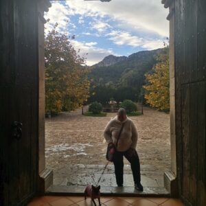 Morgens durch das Haupttor des Kloster Lluc