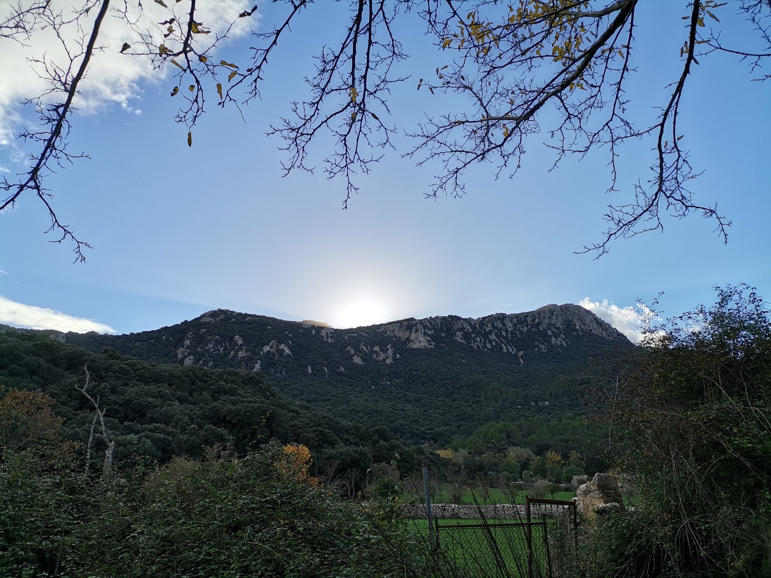 Blick auf Berg nach Sonnenuntergang