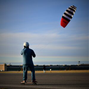 Mit dem Powerkite Zebra Z1 auf der Landebahn auf dem Tempelhofer Feld kiten