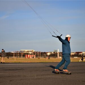 Mit dem Powerkite Zebra Z1 auf der Landebahn auf dem Tempelhofer Feld kiten