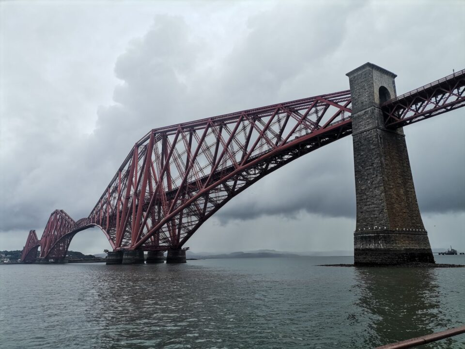 Bei Edinburgh City am Firth of Forth Brücke