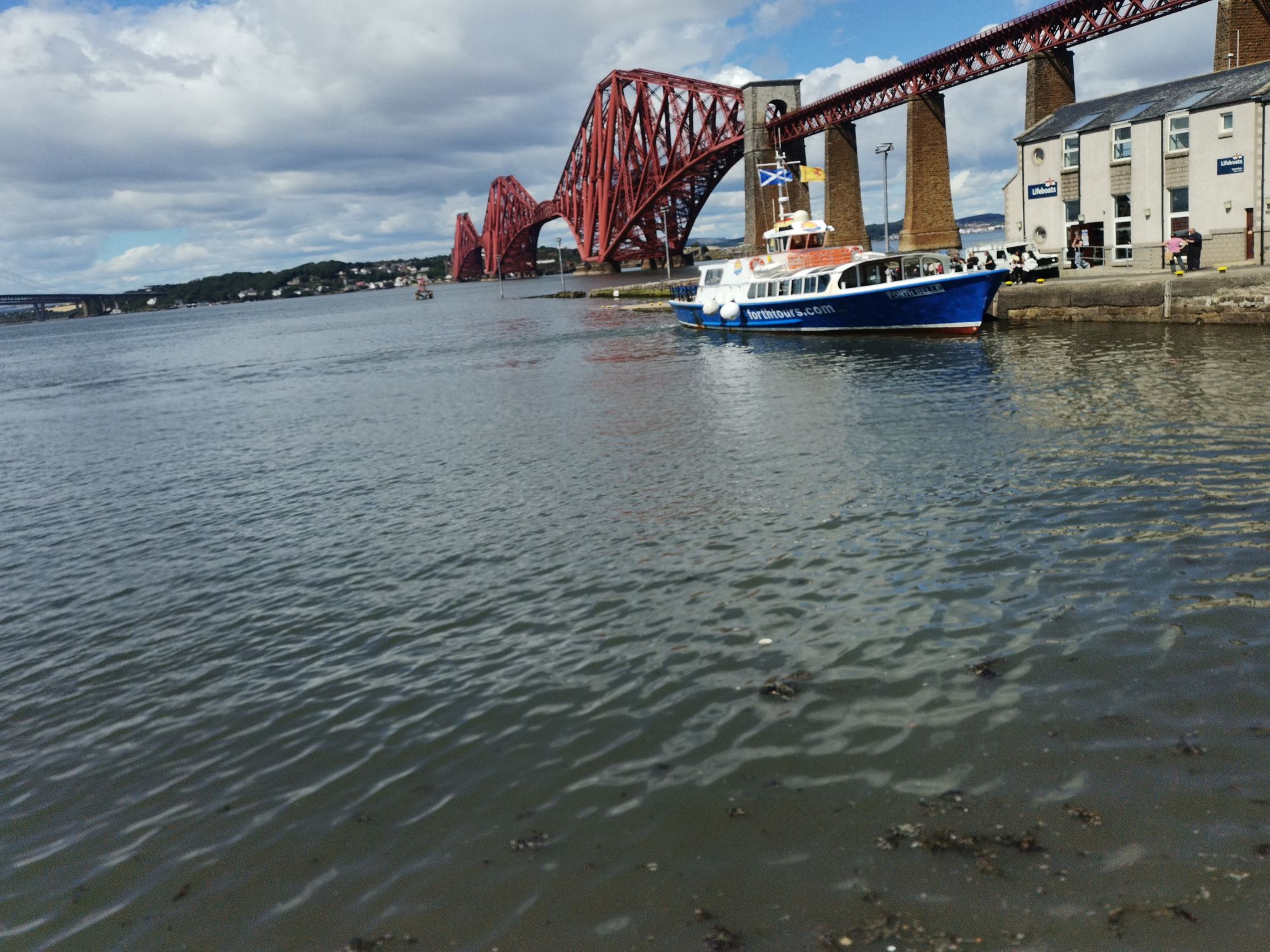Bei Edinburgh City am Firth of Forth Brücke