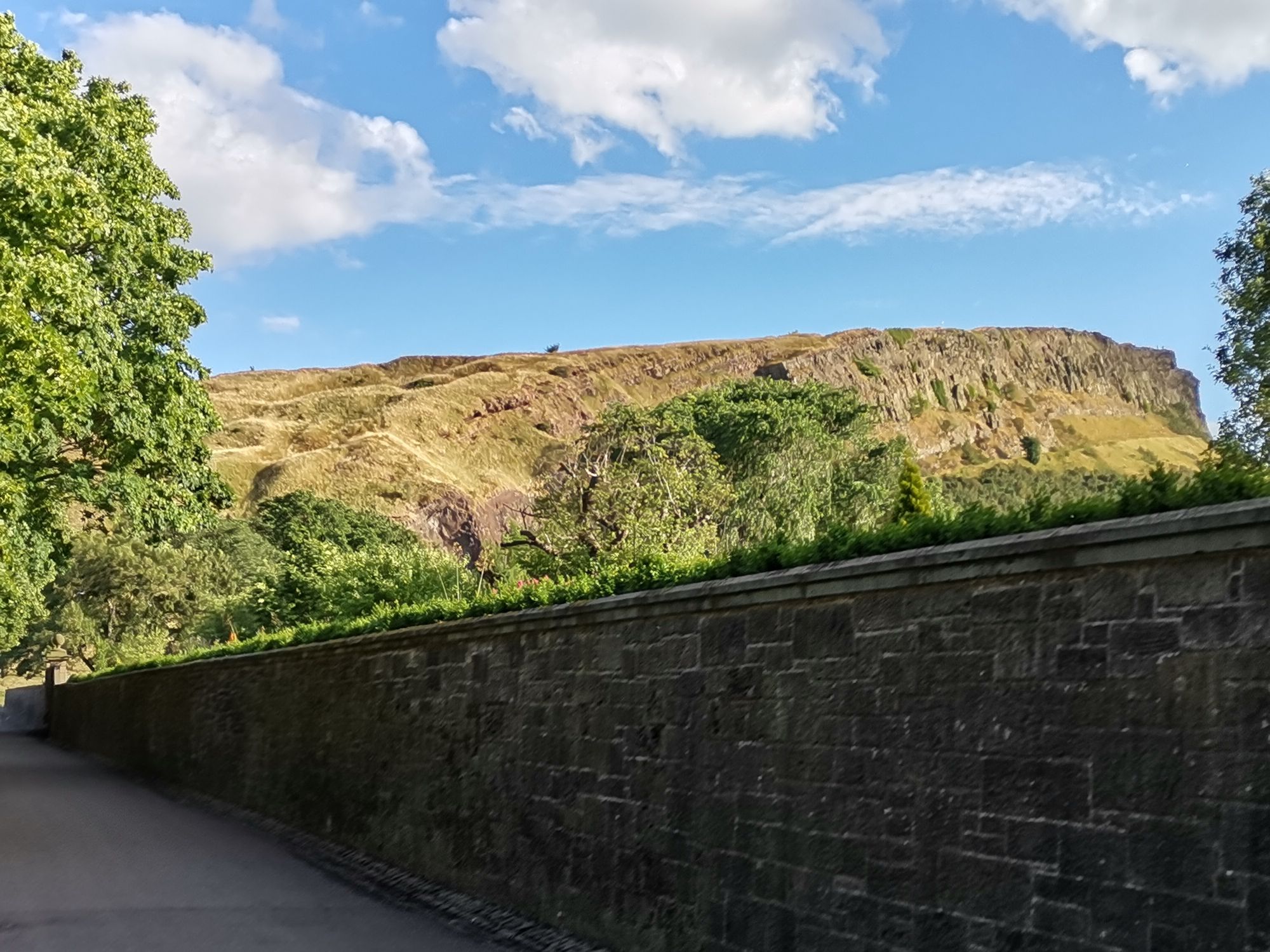 Edinburgh city auf dem Weg zum Holyrood Park