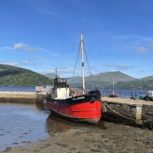 Inveraray Hafen rotes Boot
