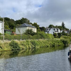 Häuser entlang dem Crinan Kanal