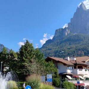 Seis Südtirol Blick hoch zum Schlern