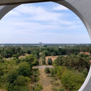 Runder Durchblick am Aussichtsturm am Ostsee