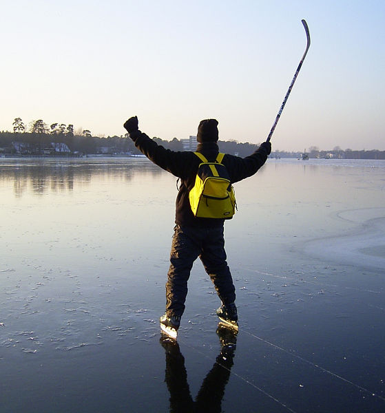 2002 eislaufen auf der Dahme in der Sonne